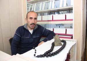 20 yılda dünyanın en büyük tespihini yaptı